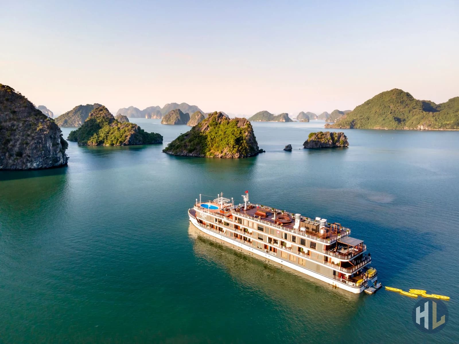 Top 10 Du Thuyền Hạ Long 5 Sao Đẳng Cấp Nhất 2026